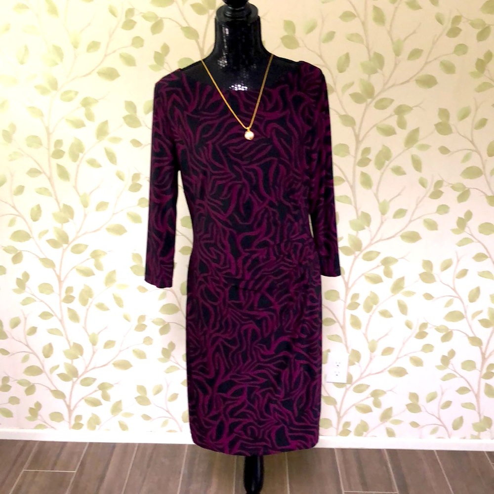Anne Klein long sleeved fuchsia and black print dress with side rushing. Size 12